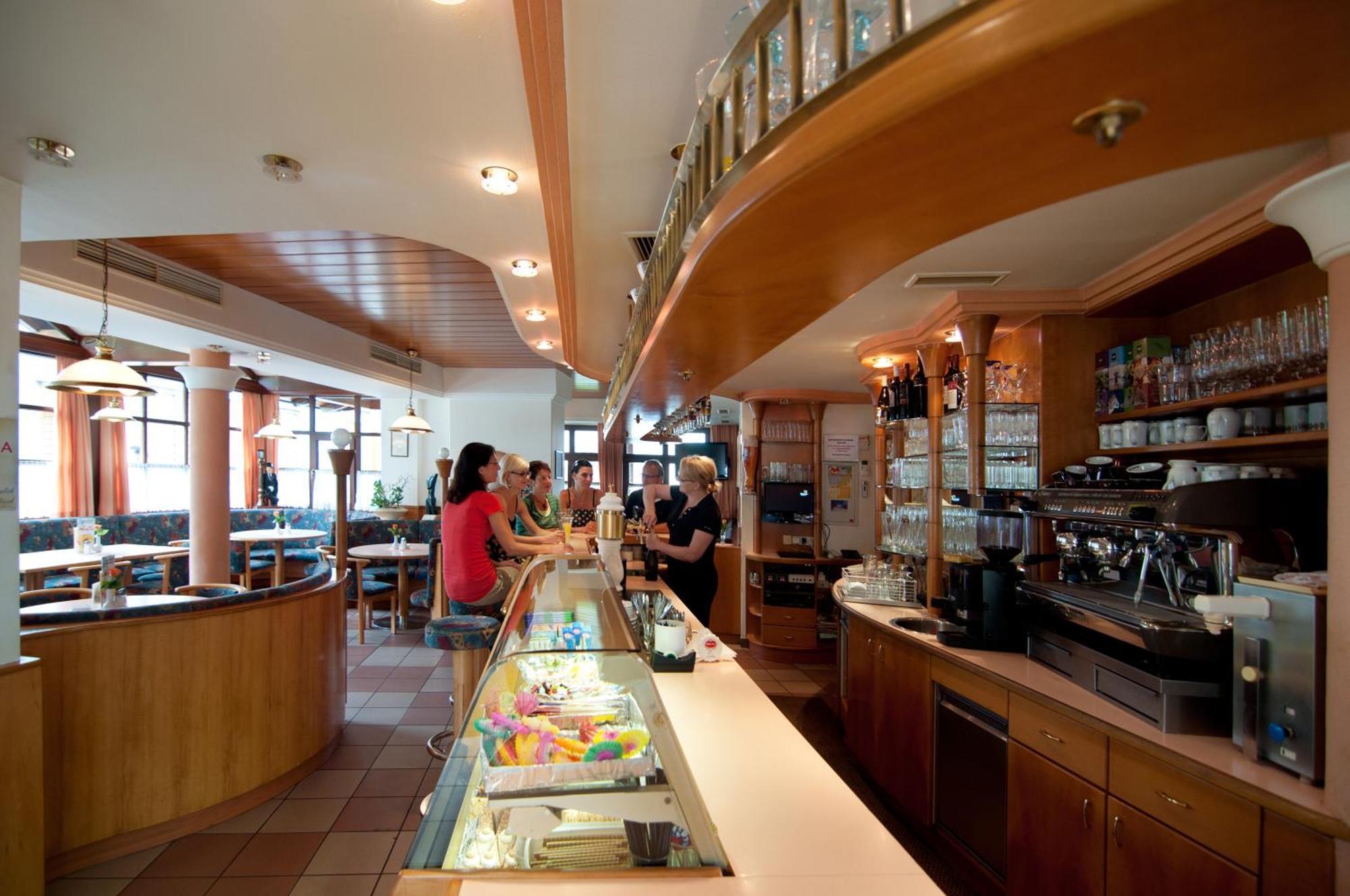 Restaurant - Cafe - Pension Hassler Berg im Drautal Exterior photo
