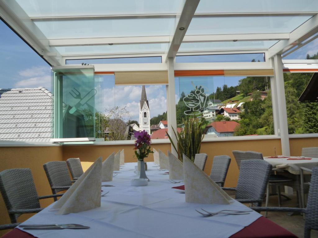 Restaurant - Cafe - Pension Hassler Berg im Drautal Exterior photo